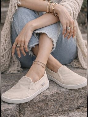 Sanuk Pair O Dice Slip On Shoes Womens 5 Beige Vegan Canvas Flats Casual Comfort